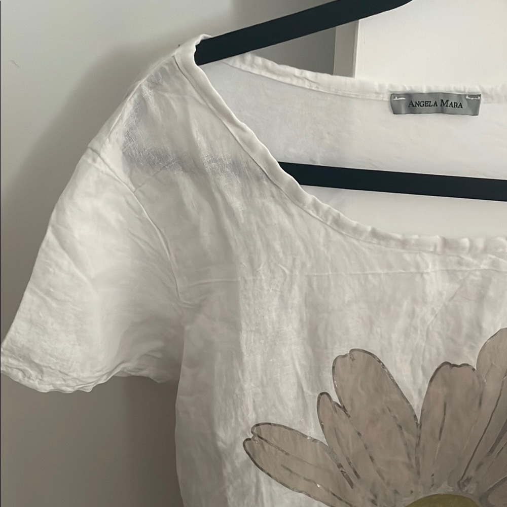 White Floral Graphic Women's Top - Picture 3 of 6